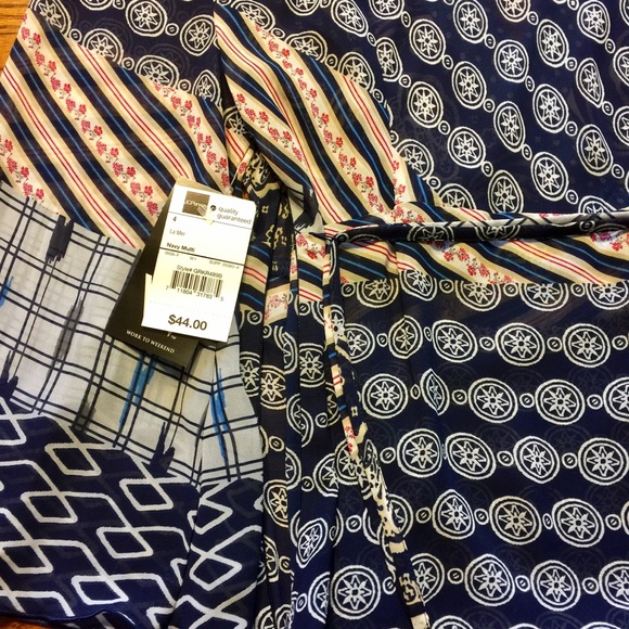 *NWT* Women's sheer flare sleeved tunic. - Picture 5 of 6